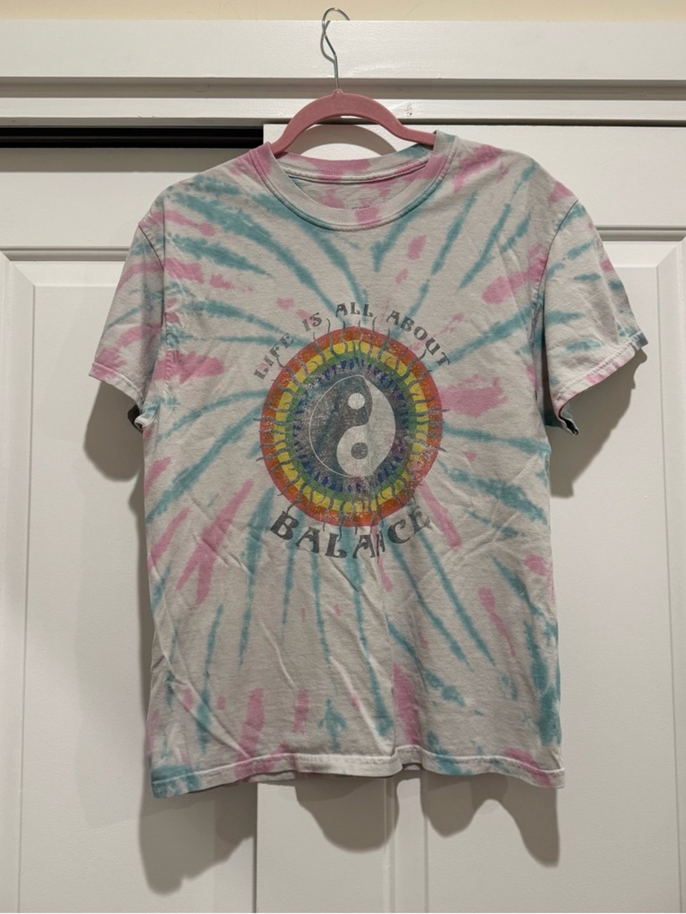 Full tilt women’s tie-dye Yin Yang, rainbow short sleeve T-shirt, size large